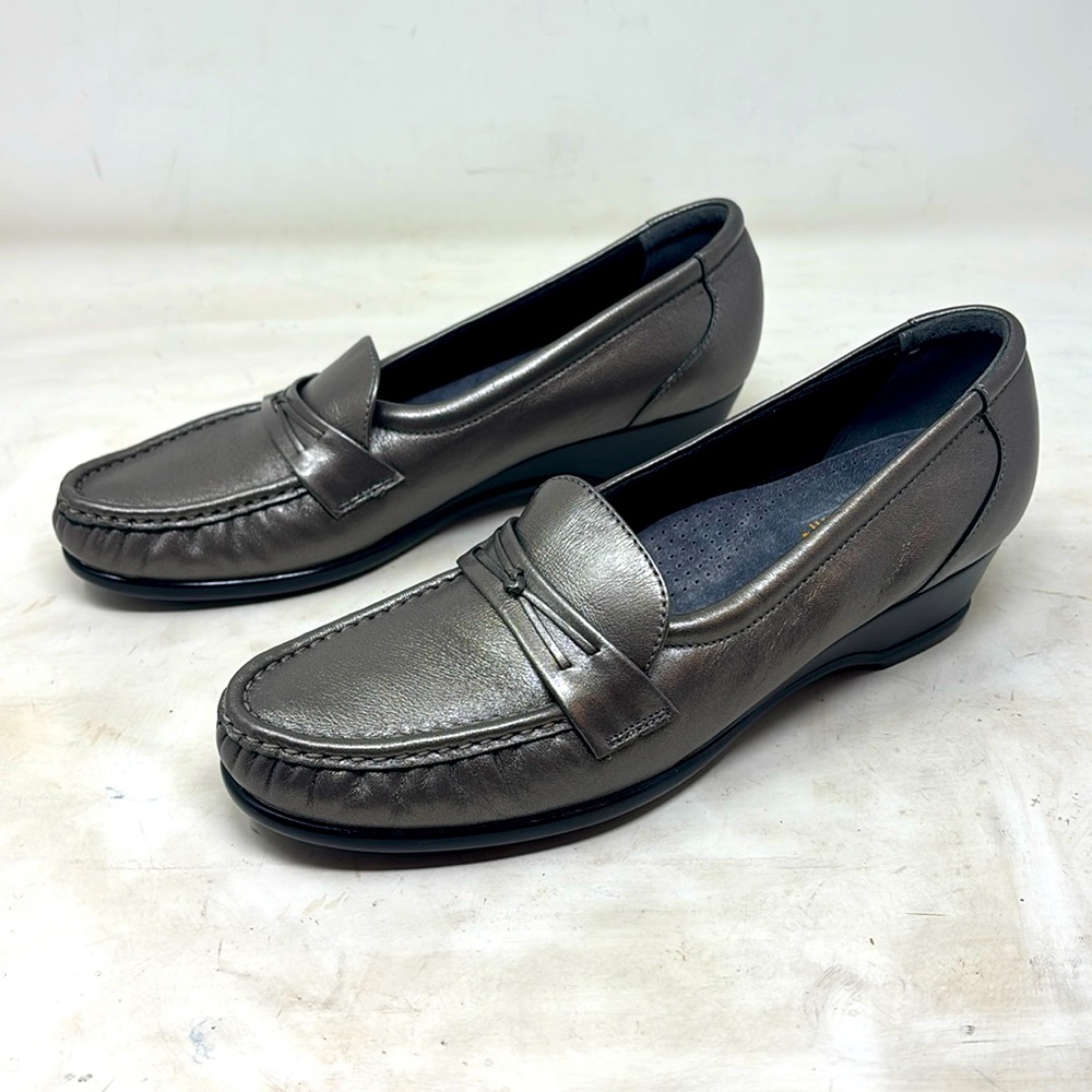 SAS EASIER Size 8 Leather Loafers Slip On Tripad Comfort Shoes Pewter Silver
